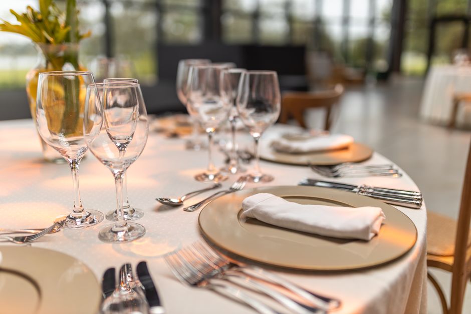 Voordelen van een rechthoekige houten eettafel